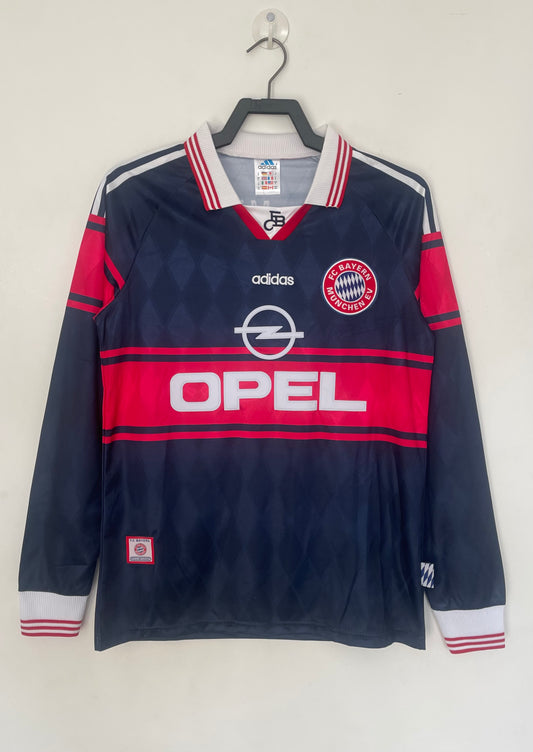 1997-99  Bayern München Away