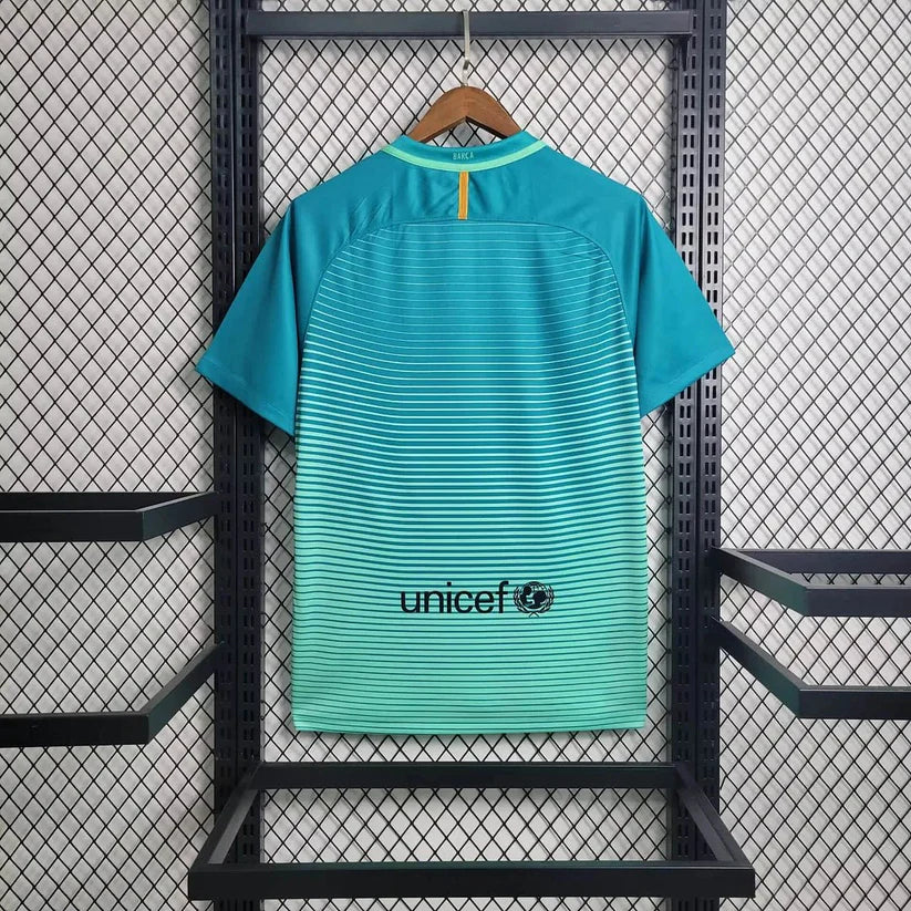 16-17  Barcelona Away