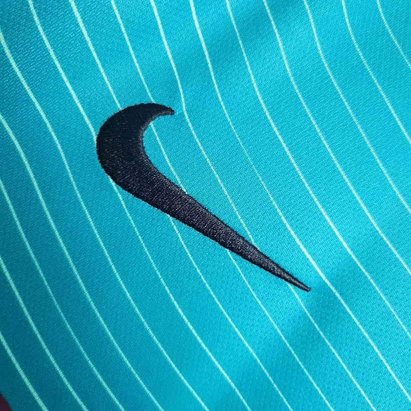 16-17  Barcelona Away