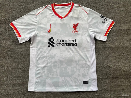 24-25 fans Liverpool
